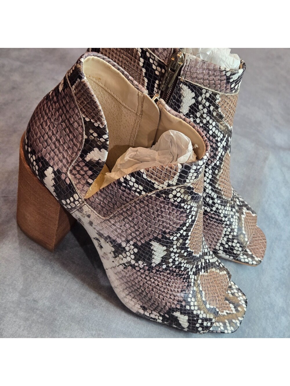 Vince Camuto Fedrilla - Leather / Snakeskin Print (VC-FEDRILLA) Women's 8.5